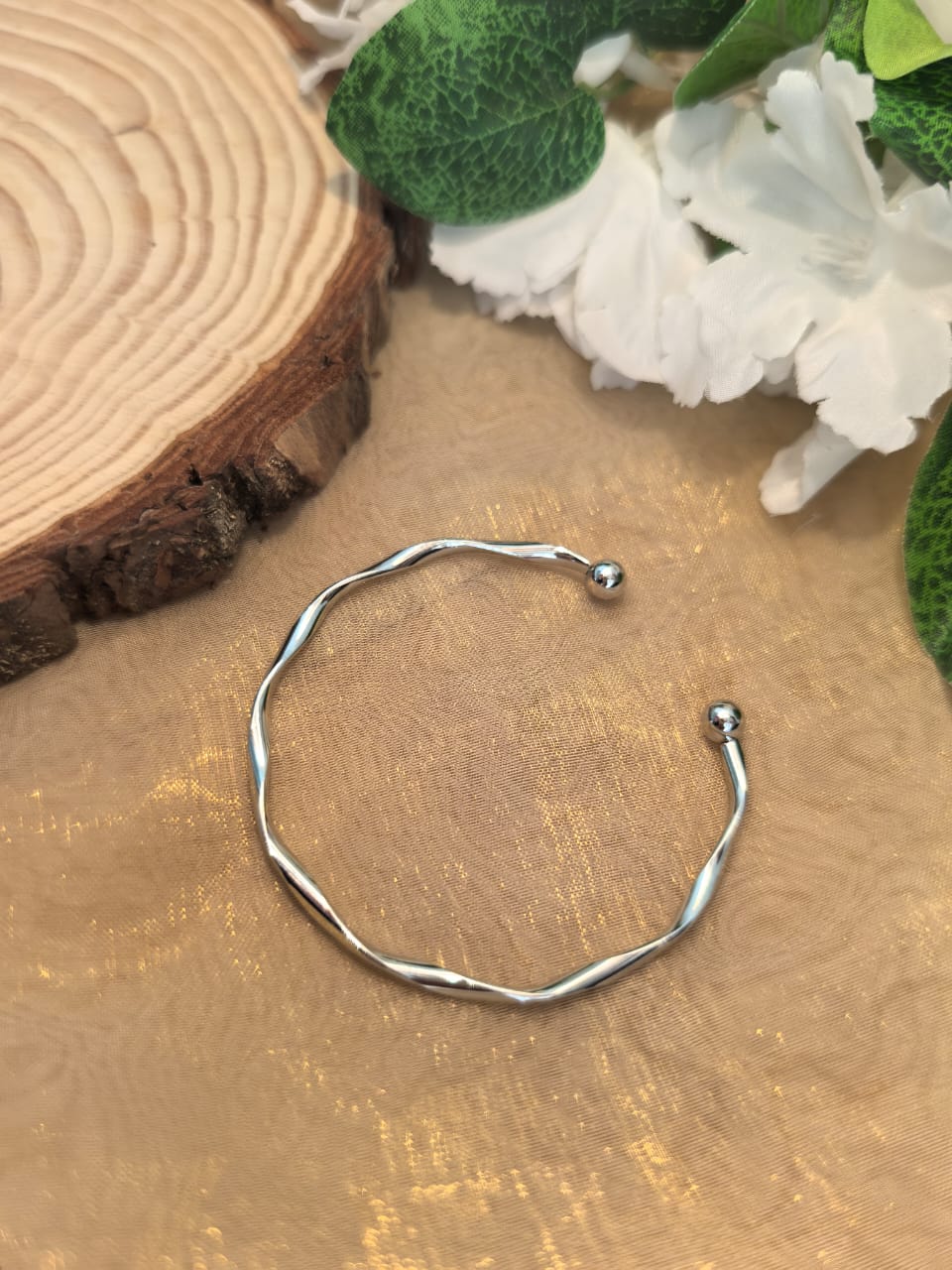 The Élance Twist Bangle