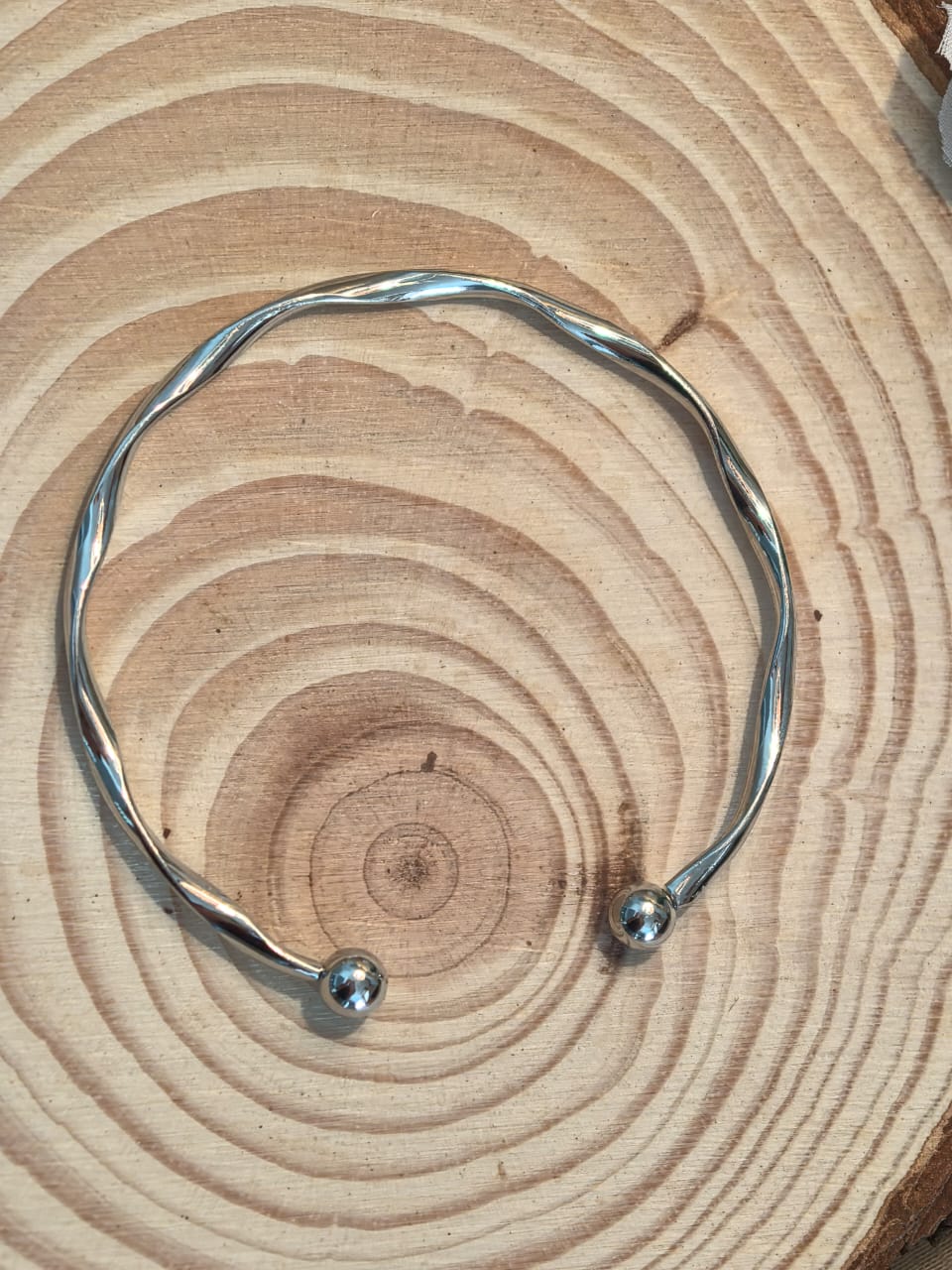 The Élance Twist Bangle