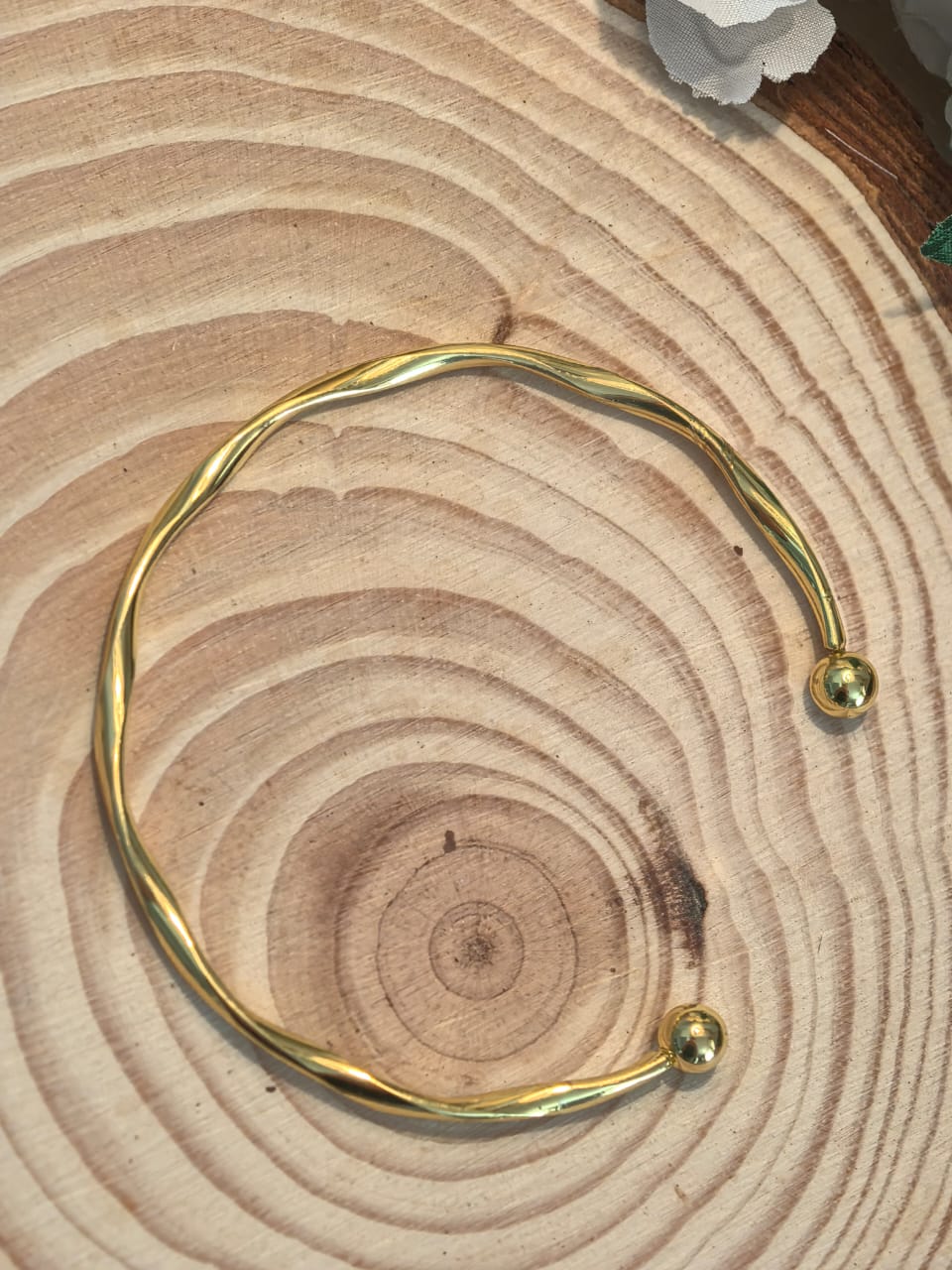 The Élance Twist Bangle