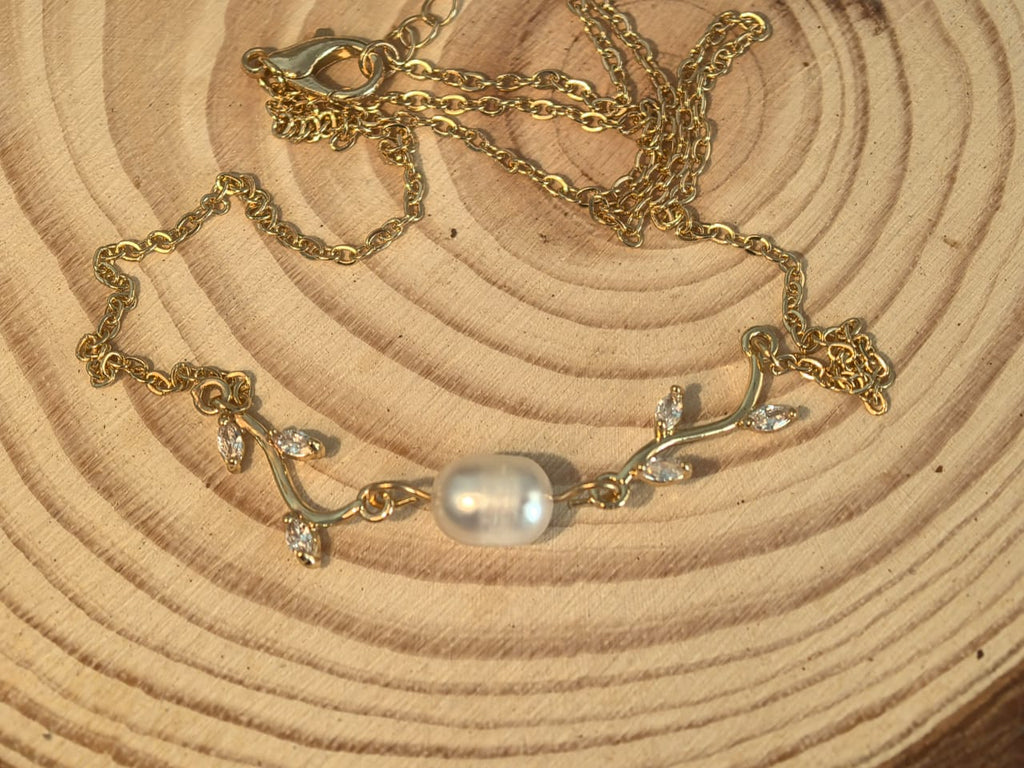 Evelyn Pearl Vine Necklace